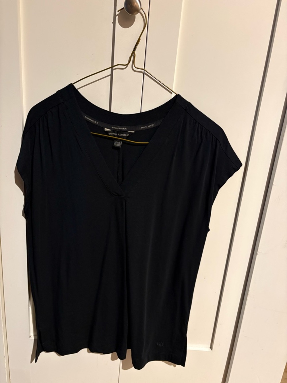Banana Republic Black V-Neck Cap Sleeve Tee